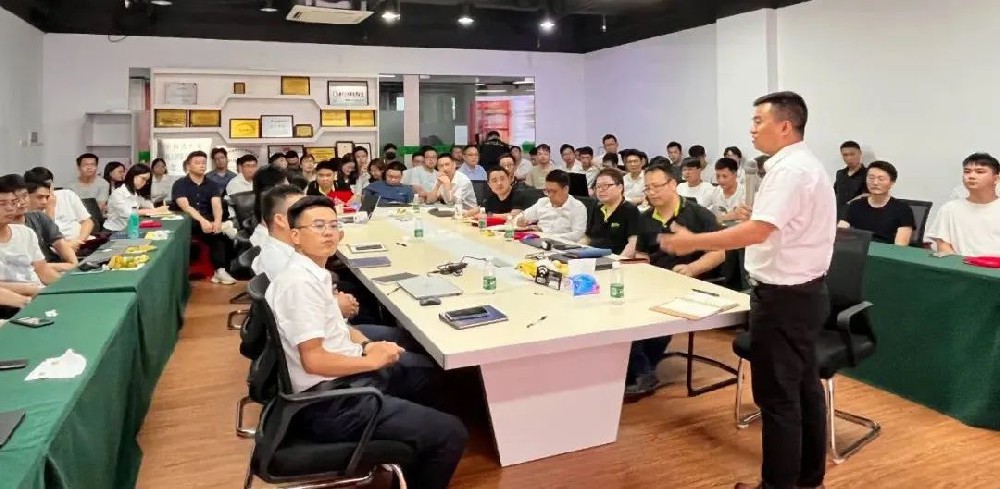 持续树立行业内交付质量口碑和产品领先！数字化工厂项目管理专题交流会、月度经营分析会暨上半年度总结会议如期举行